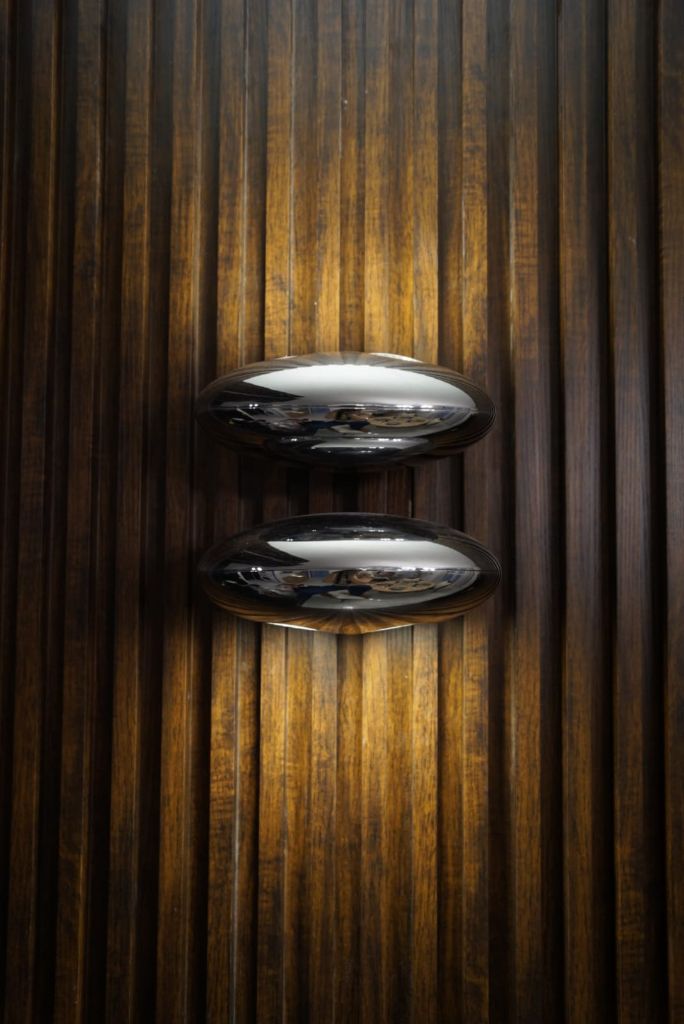 Apartamento 1203 — apliques de madera